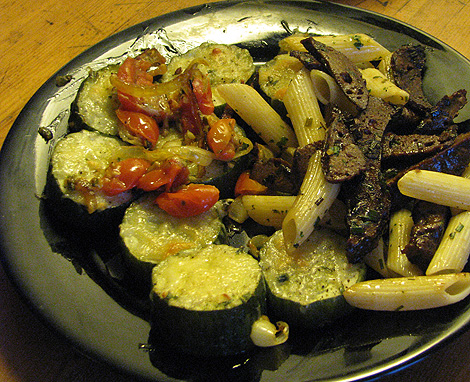 Seitan-Streifen mit gebackener Gurke